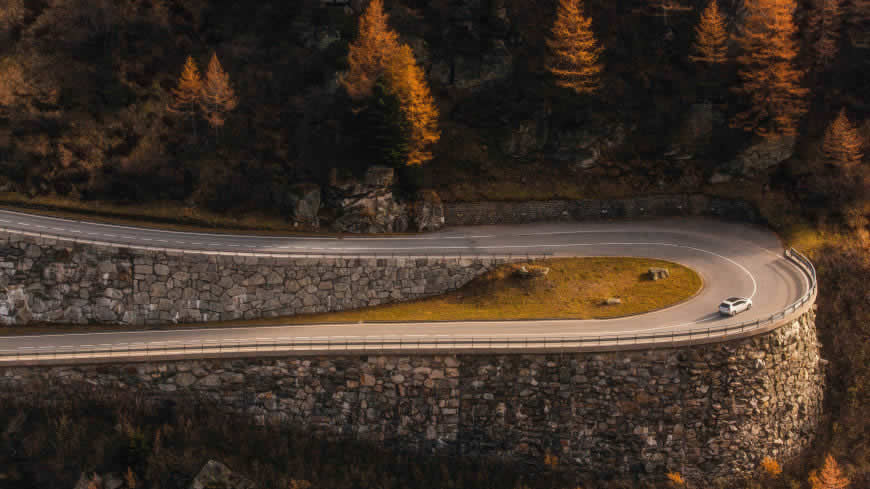 山 森林 蜿蜒的公路高清壁纸图片 5120x2880