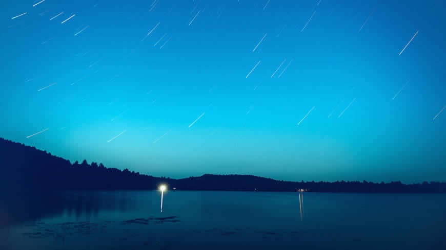 夜晚的湖泊和星空高清壁纸图片 5120x2880