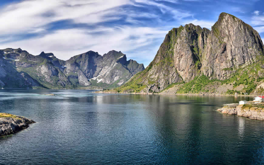 夏天的湖泊天空山峦风景高清壁纸图片 2560x1600