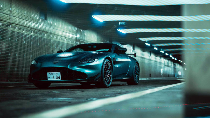 2021款阿斯顿·马丁Vantage F1 Edition安全车公路版高清壁纸图片 7680x4320