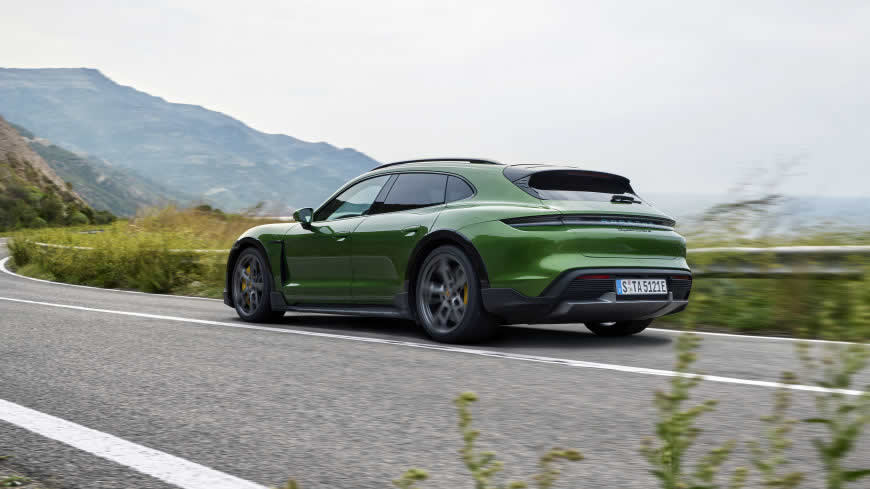 2021款绿色保时捷Taycan Turbo S Cross Turismo高清壁纸图片 3840x2160