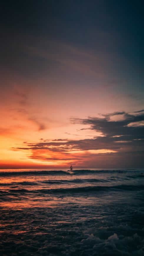 日落海上冲浪的人高清壁纸图片 2160x3840