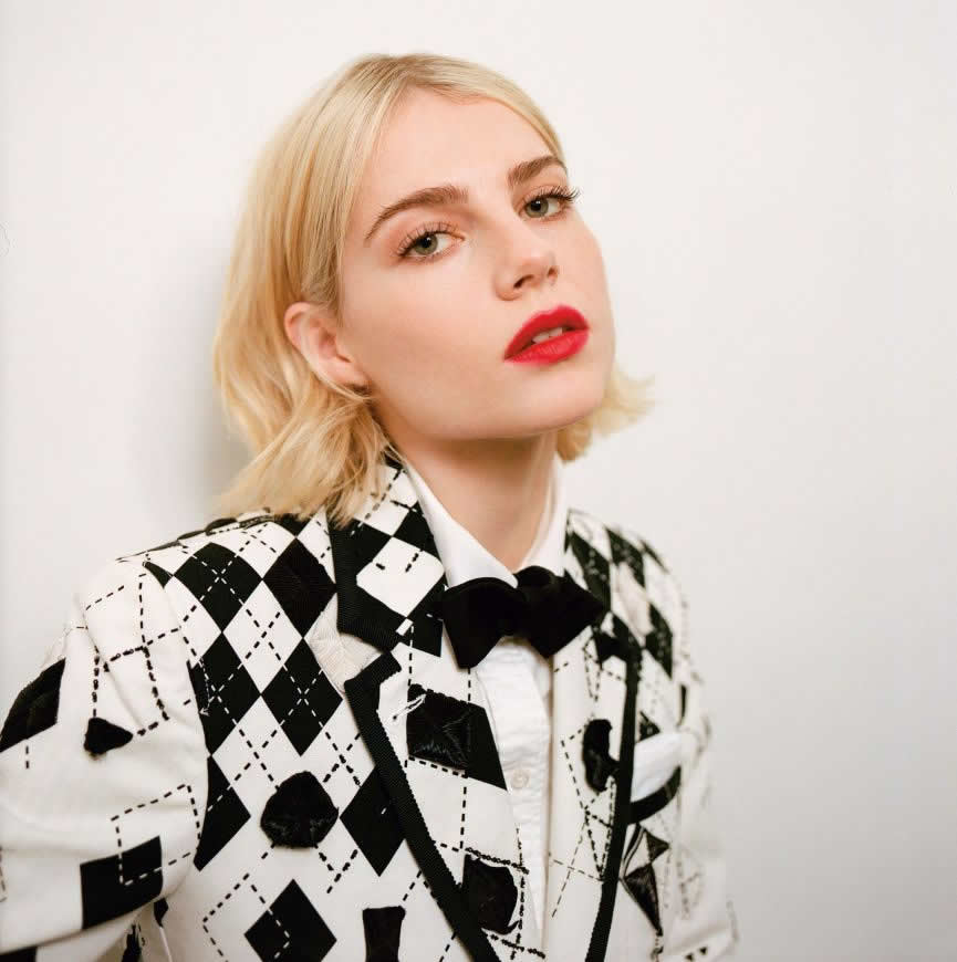 露西·宝通 Lucy Boynton高清壁纸图片 2236x2250