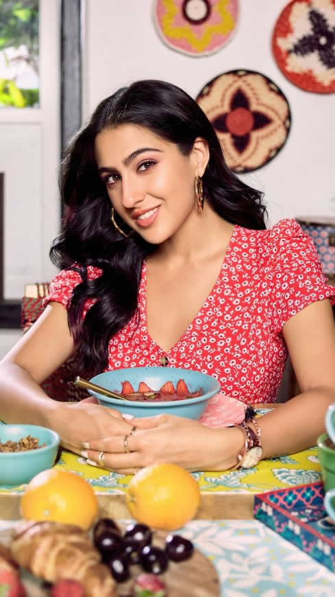 莎拉·阿里·罕(Sara Ali Khan)高清壁纸图片 2160x3840